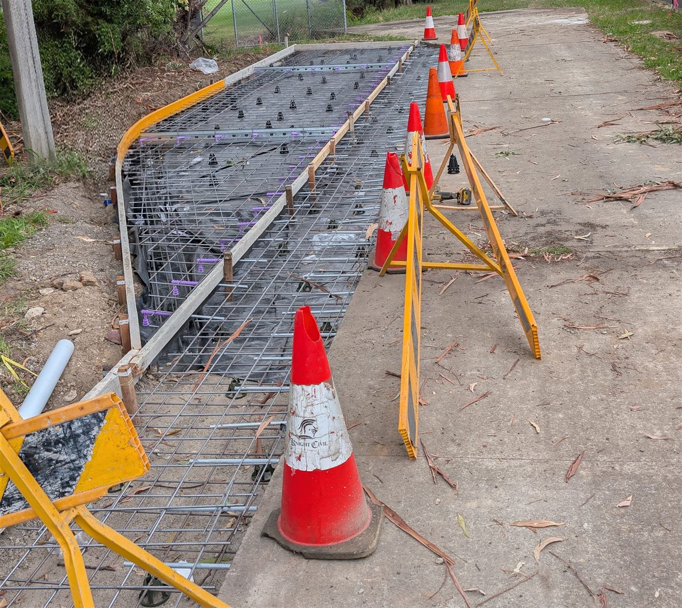 Reinforcement cage for kerb and edge beam