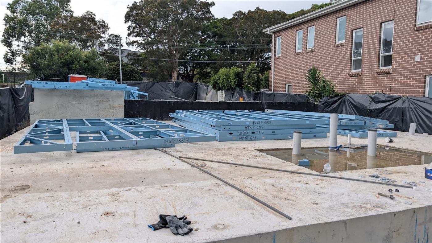 Concrete slab with steel floor framing